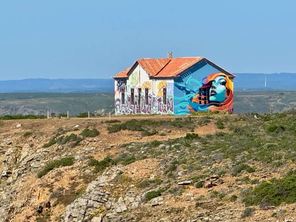 An old house seen while hiking in the Algarve