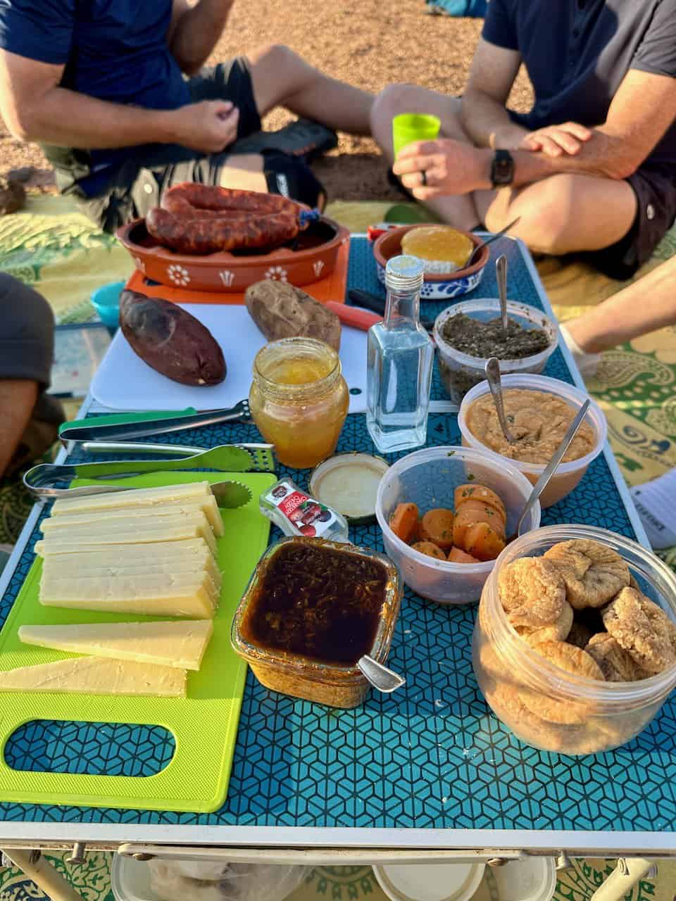 Picnic dinner while hiking in the Algarve