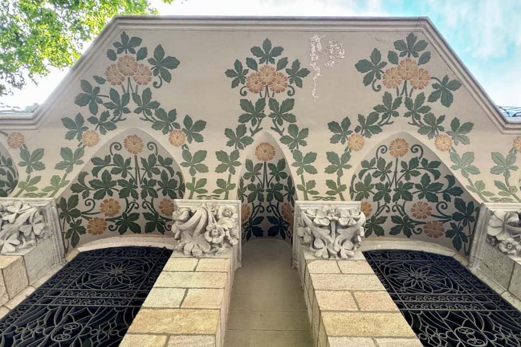 floral frescoes underneath a Modernist balcony in Eixample