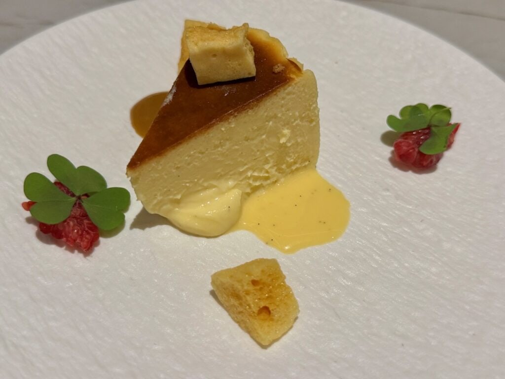Michelin Cheesecake Almond Cream with honeycomb